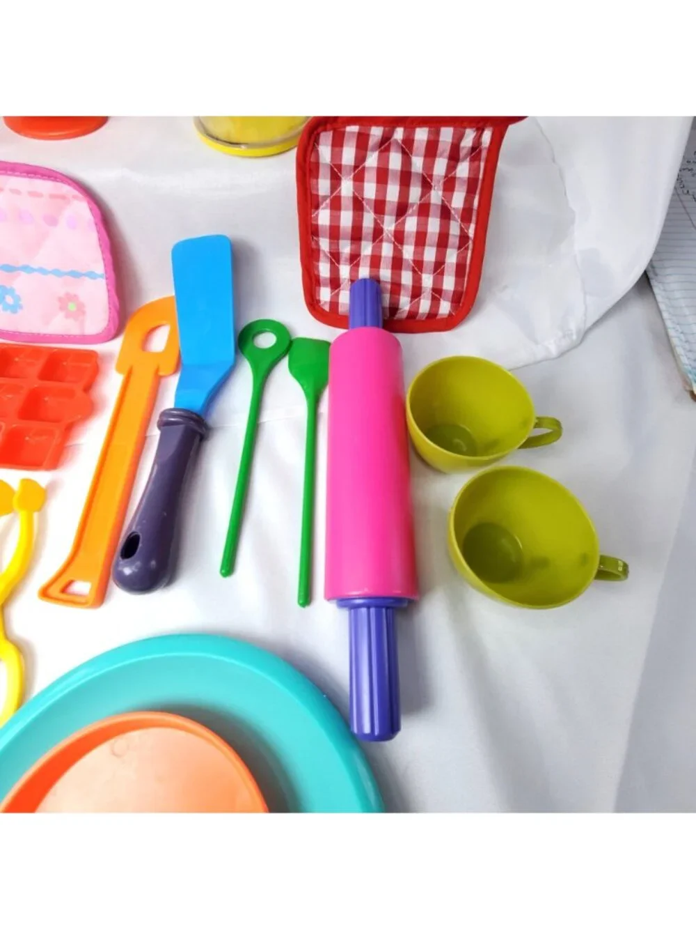 Vintage 41-Piece Kids Plastic Kitchen Play Set W/ Utensils Cups Plates Ice Tray - Picture 5 of 8
